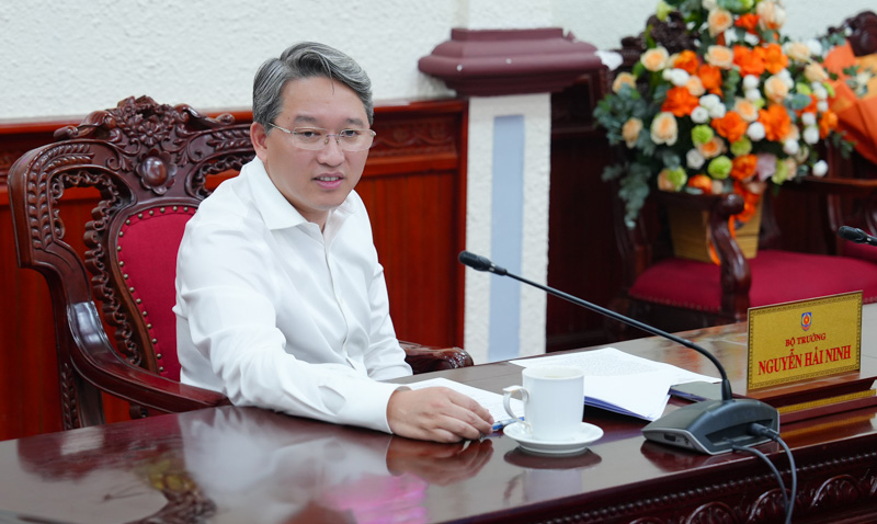 ​Sớm ban hành Quy chế tạm thời quản lý, vận hành, khai thác Cổng Pháp luật quốc gia